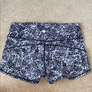 Lululemon In Movement Everlux Short 2.5”
